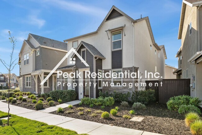 Building Photo - Updted South Natomas 3bd/2.5ba Home With 2...