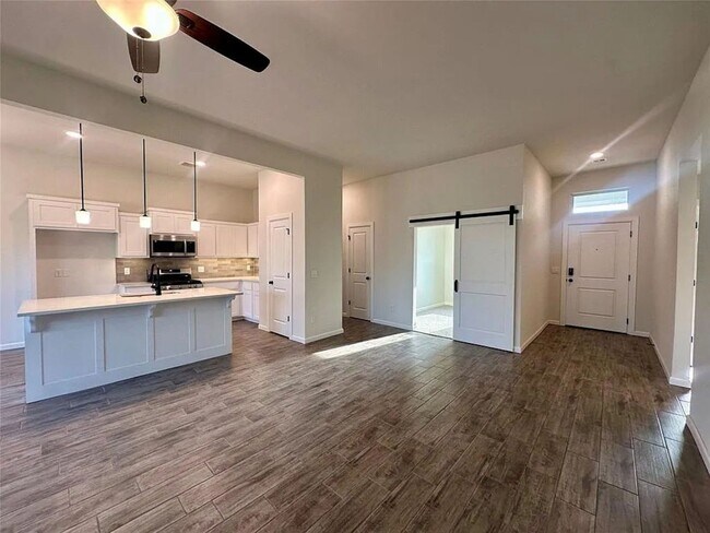 Building Photo - Beautiful 3 Bed Home in The Grove | Move-In Ready