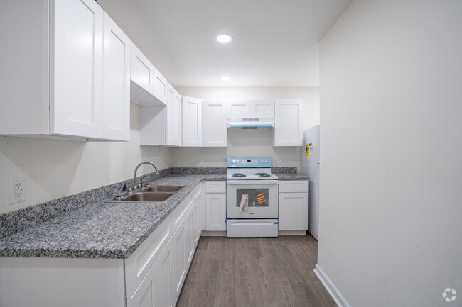 2BR, 1BA - 990SF - Kitchen - Orleans Apartments