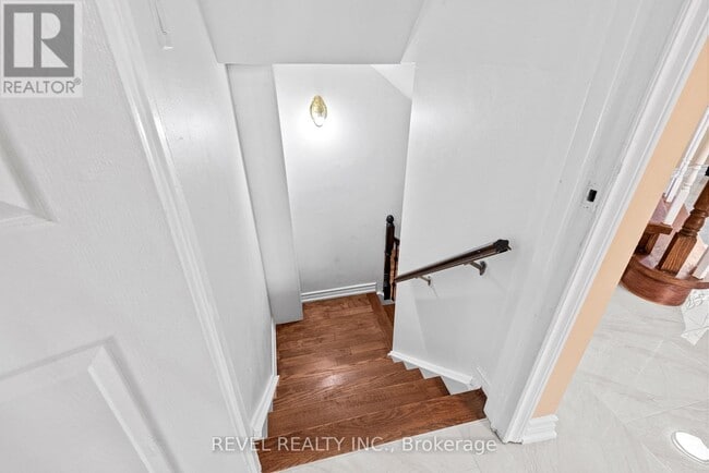 Building Photo - 1005 Sandcliff Dr