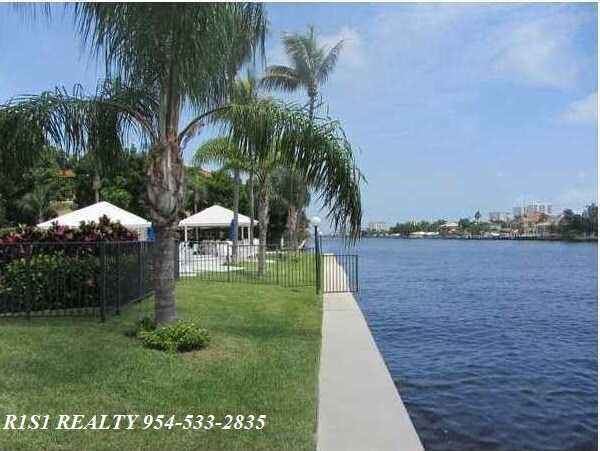 Building Photo - 6225 Bay Club Dr