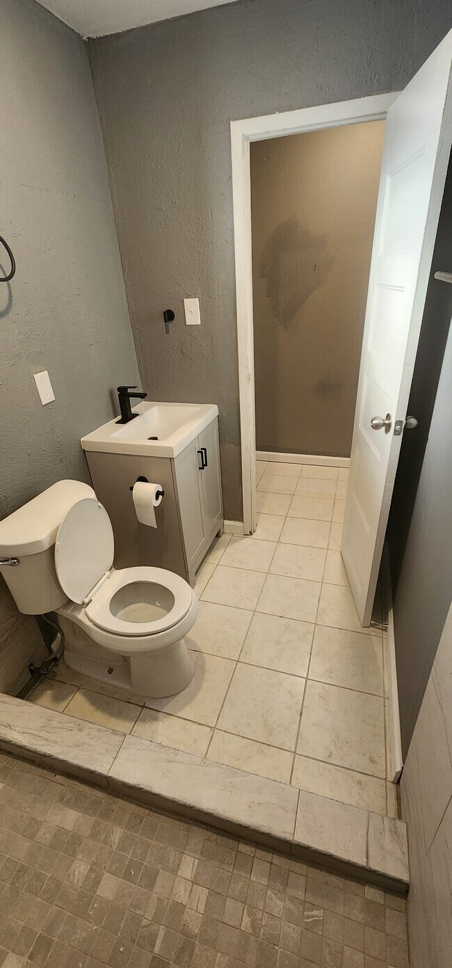 Foto del edificio - 1328 Andrews St