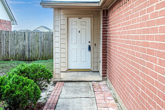 Building Photo - 20347 Hunterclif Ln