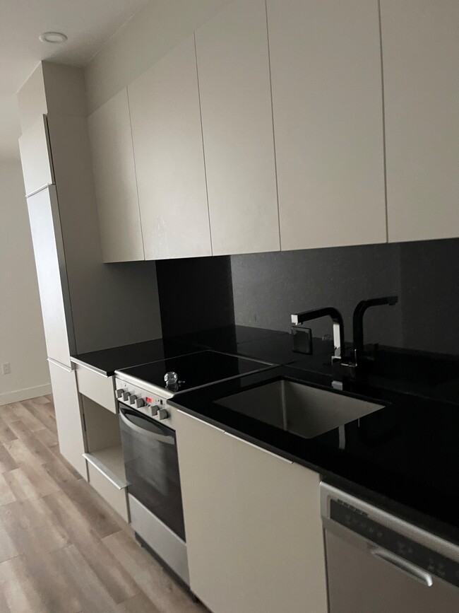 Kitchen - 2061 Rue Stanley