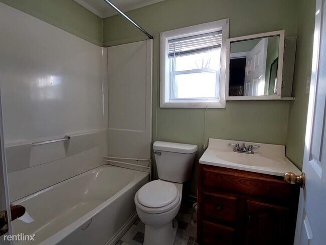 Building Photo - 2 br, 1 bath House - 4022 Tuxedo Ave