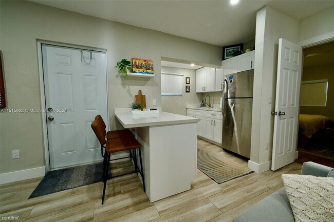 Building Photo - 2 br, 1 bath House - 1027 SW 13th Ct # 1027