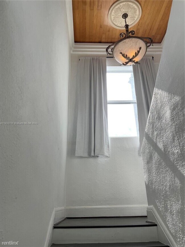 Building Photo - 7 br, 5 bath House - 1680 NW 22nd Ct # A
