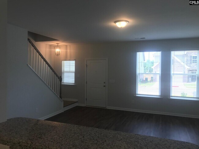 Foto del edificio - 1355 Tamarind Ln