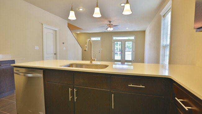 Building Photo - 456 S Sang Ave