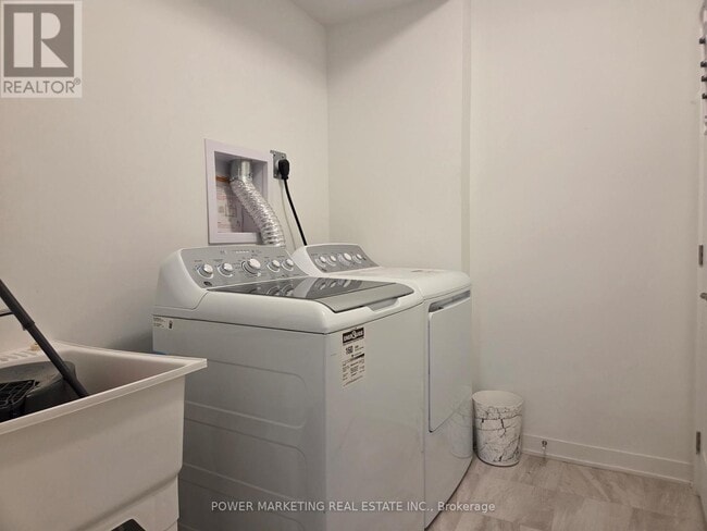 Building Photo - 903 Nova Private