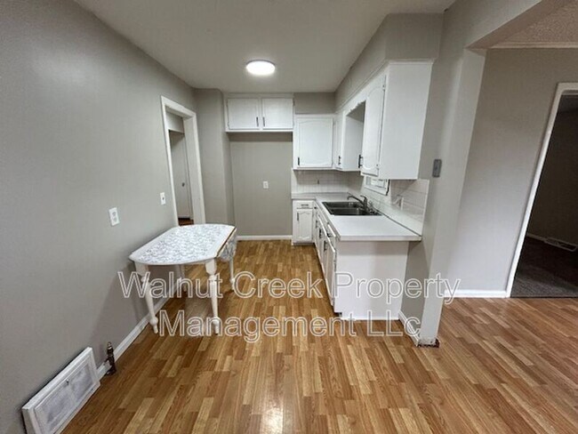 Foto del edificio - 1220 Root Rd