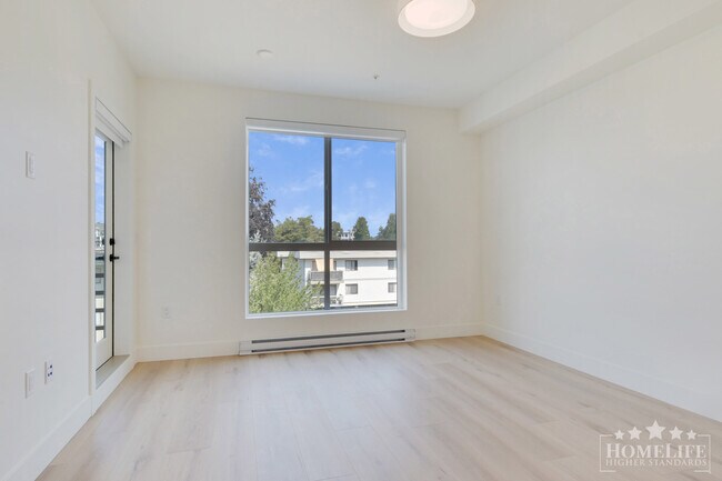 Photo du bâtiment - 1 Bed, 1 Bath Condo for Rent in South Langley!