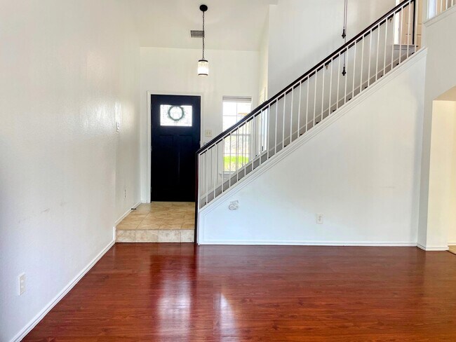 Building Photo - 909 Coronation Way