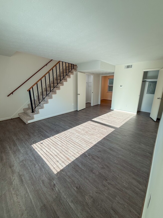 Lots of natural light - 2116 Francis St