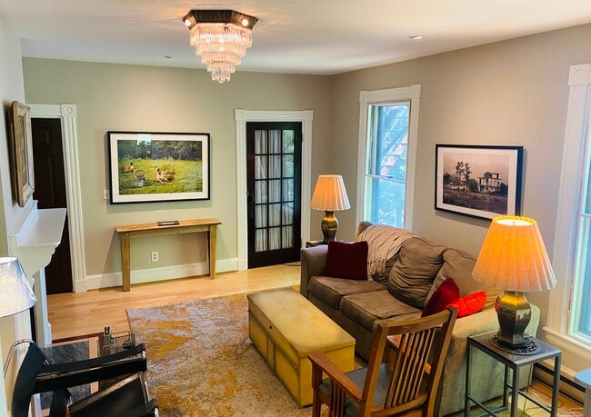 Building Photo - 17 Storer St