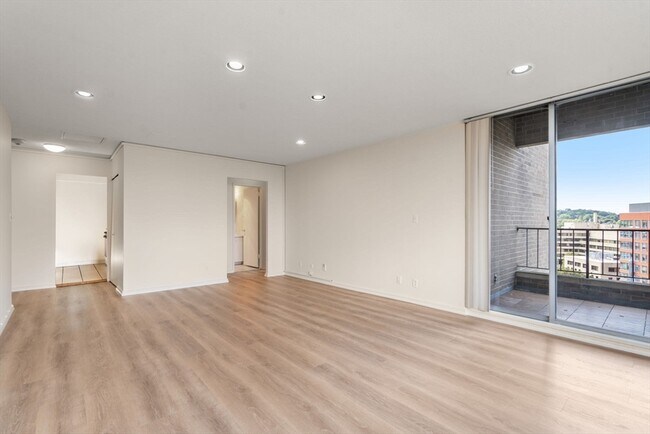Building Photo - 33 Pond St
