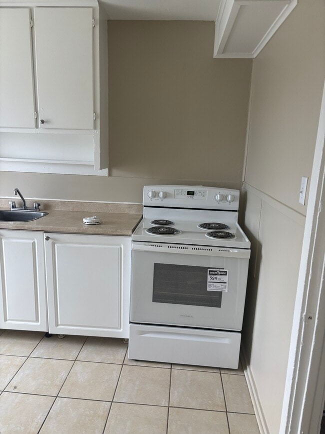 Building Photo - Large 2 bedroom townhome for rent in Picton