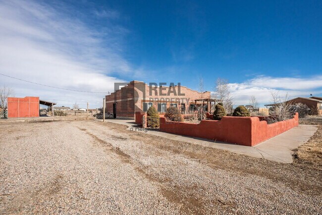 Building Photo - 531 E Milt Dr