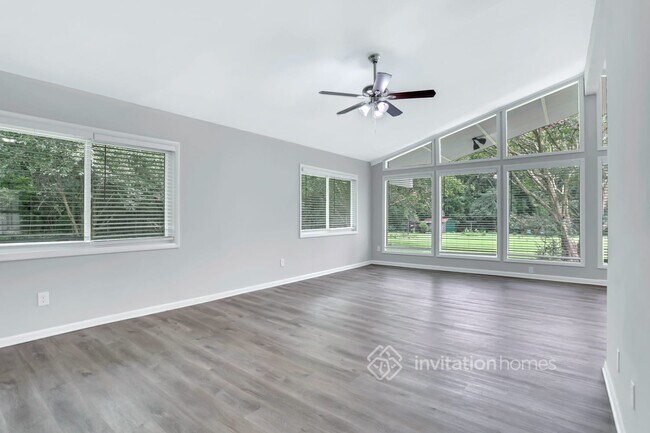Foto del edificio - 2557 Kings Park Cir