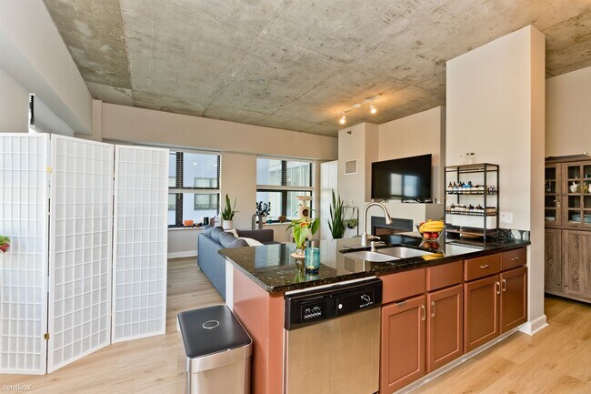 Foto del edificio - 2 br, 2 bath Condo - 1122 W Catalpa Ave