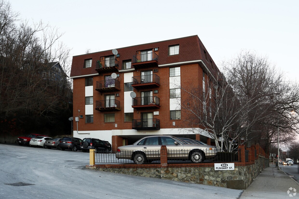 Foto del edificio - 599 Pleasant St