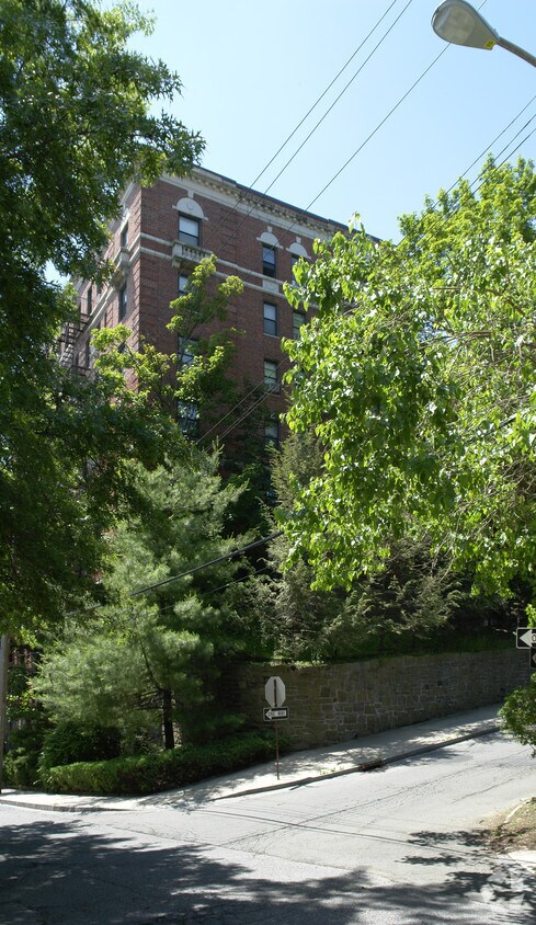 Building Photo - 1 Broad Pky