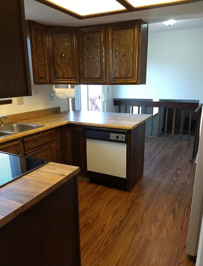 Foto del edificio - 2015 Chapel Hills Dr