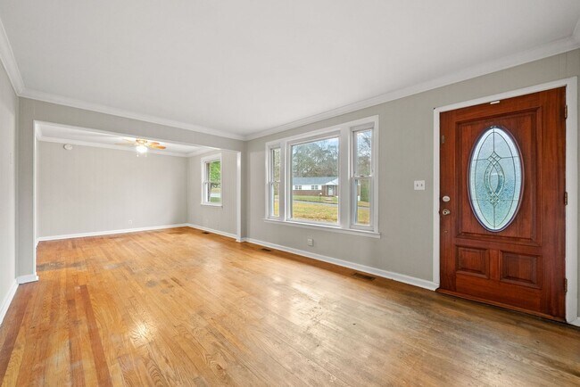 Foto del edificio - 3 Bedroom Pet Friendly Home For Rent!