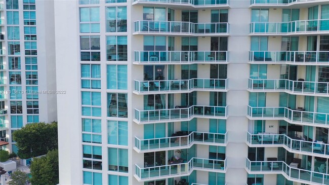 Foto del edificio - 200 Sunny Isles Blvd