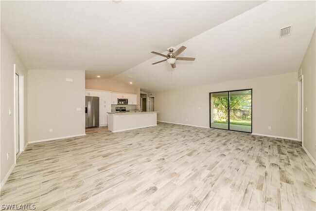 Foto del edificio - 8360 Bahamas Rd