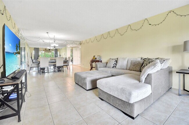 Building Photo - 2671 S Course Dr