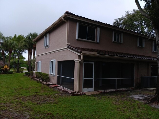 Foto del edificio - 4983 Pinemore Ln