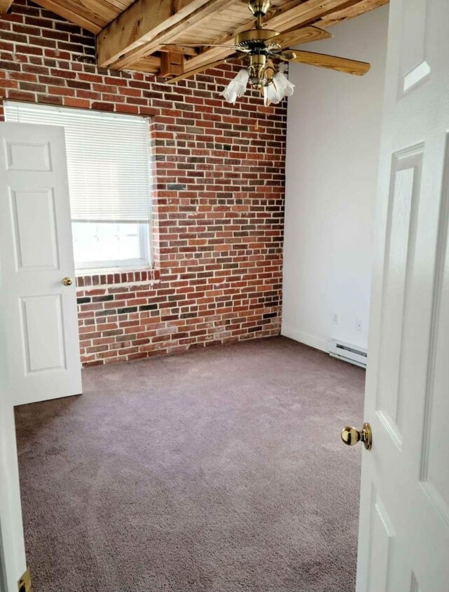 Primary Photo - 158 N Sheridan Rd