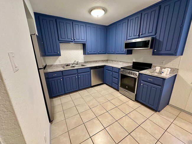 Foto del edificio - 2 Bedroom Condo Walking Distance to Baylor...
