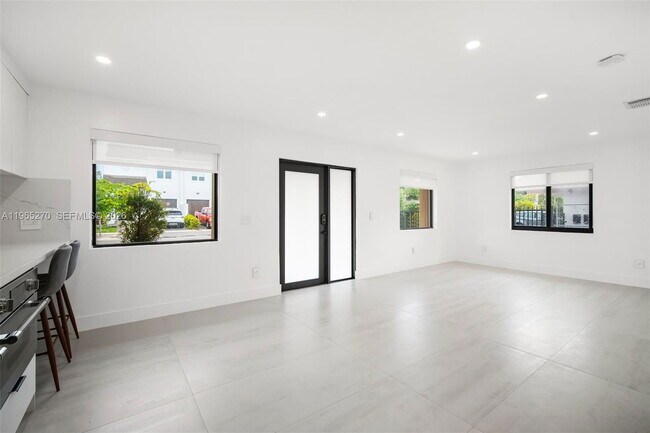 Foto del edificio - 3668 SW 26th St