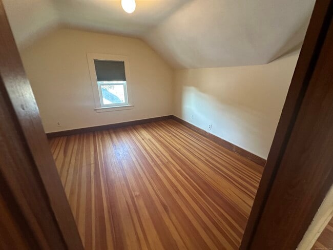 Building Photo - 32 S Elm St