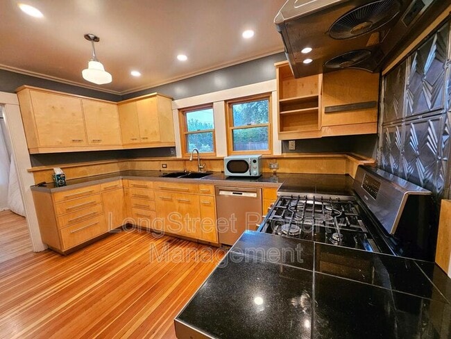 Foto del edificio - 636 N Shaver St