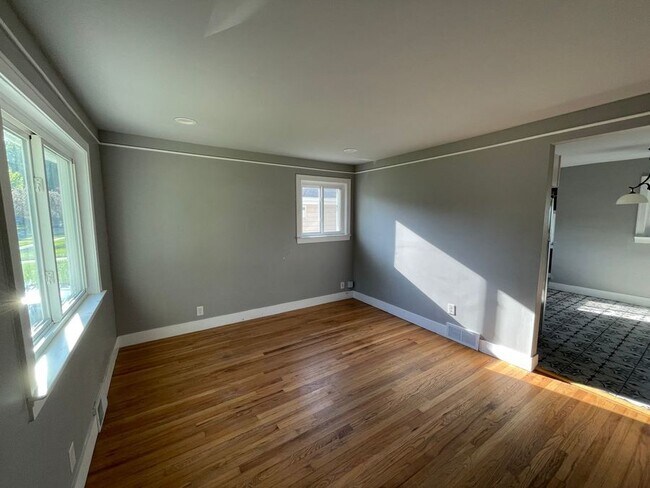 Building Photo - 22011 Maple-