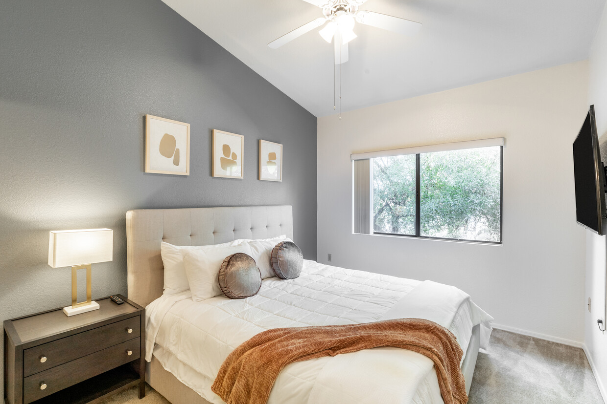 Foto principal - 1777 W Orange Grove Rd