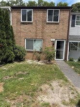 Building Photo - 136 Hill Crescent