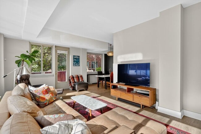 Living Room - 4000 Tunlaw Rd NW