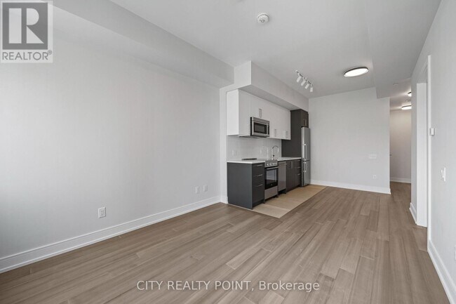 Photo du bâtiment - 664-664 Spadina Ave.