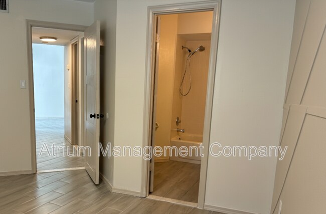 Foto del edificio - 3655 Atrium Dr