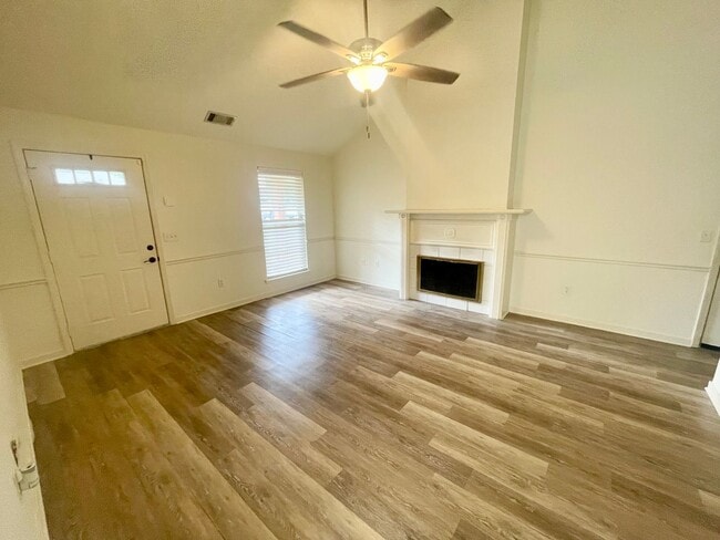 Building Photo - 242 Village Cove