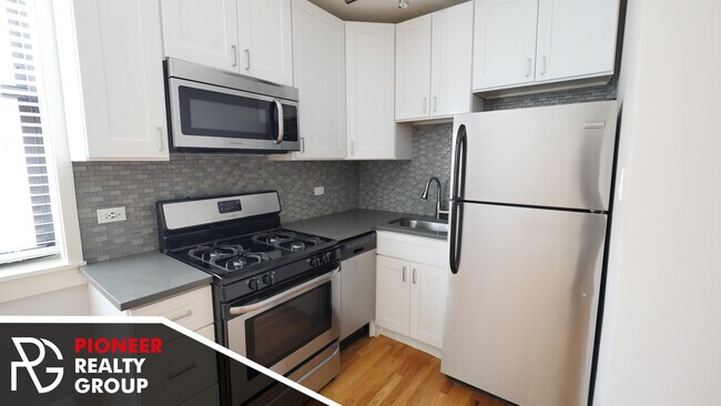 Foto del edificio - 2420 N Kedzie Blvd