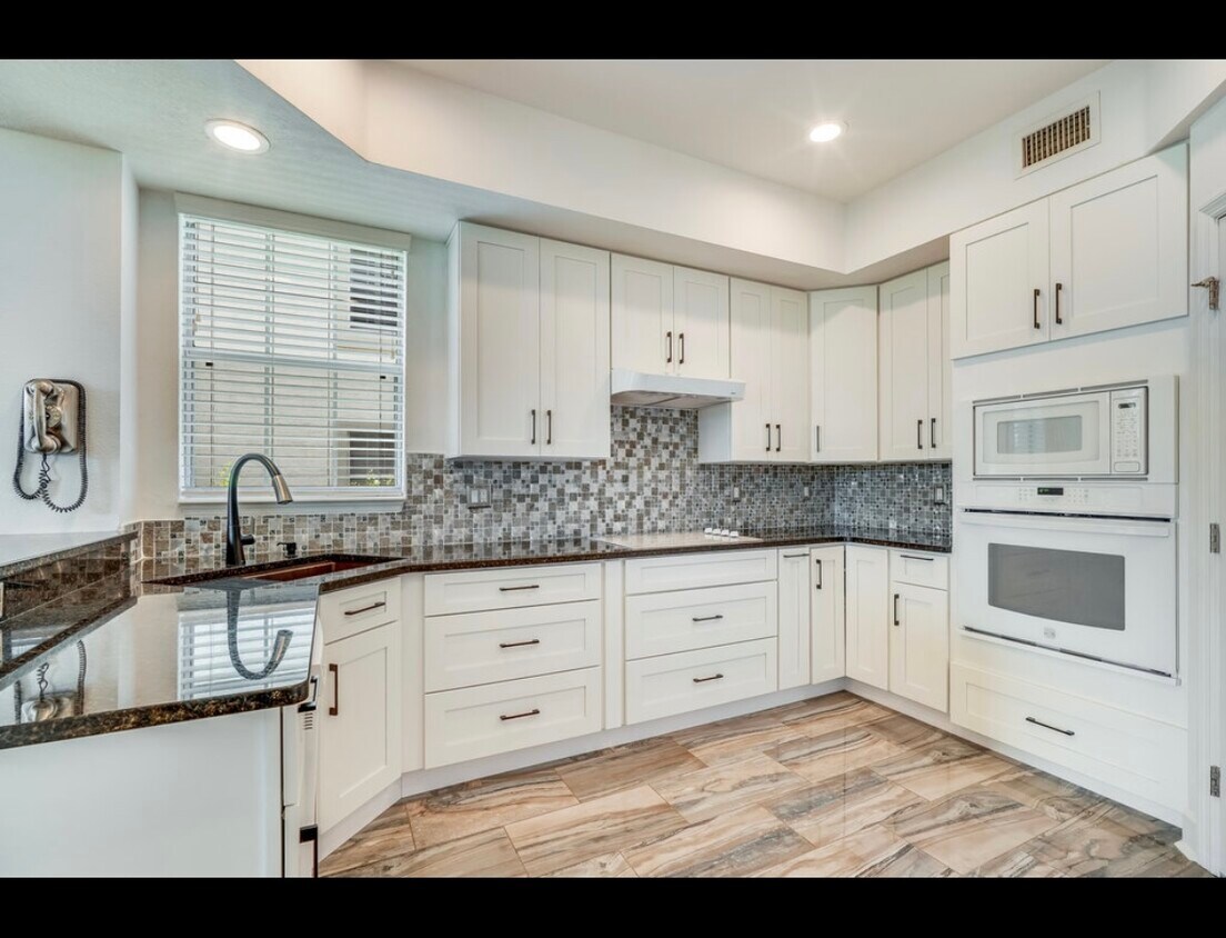 Foto principal - 200 Riverfront Dr