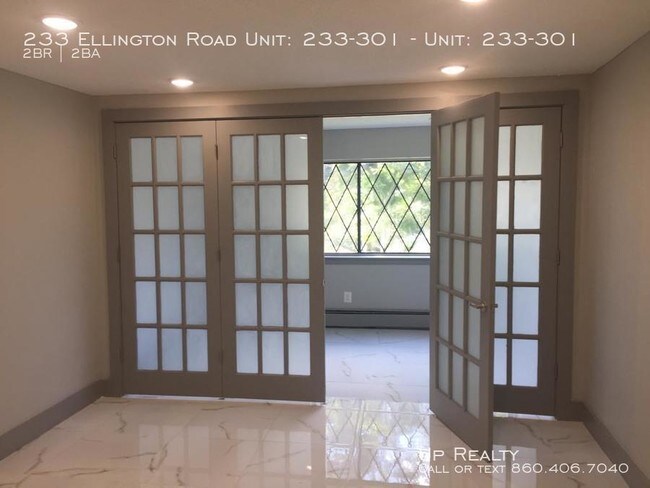 Foto del edificio - 233 Ellington Rd