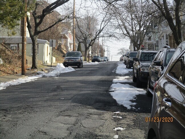 Building Photo - 300 Seitz St