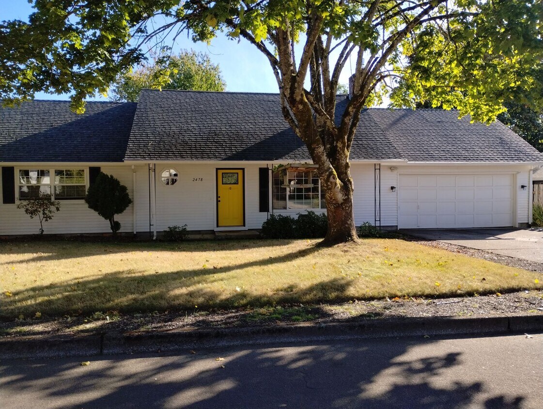 Primary Photo - Ideal Hillsboro Location 2 Level Home with...