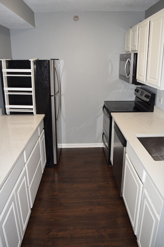 Kitchen - 10 E Ontario St